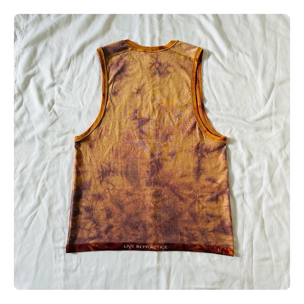 β
Lululemon Menβs Metal Vent Tech 2.0 Tie Dye Tank Top - Orange/Yellow β
- Picture 14 of 17
